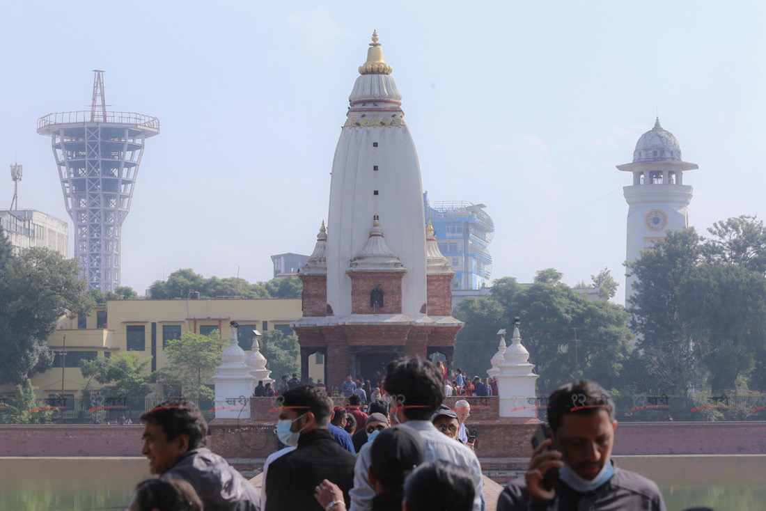 बालगाेपालेश्वरमा भाइटीका लगाउनेकाे भिड (तस्बिरहरू)